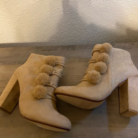 XOXO tan suede Pom Pom ankle boots sizes 8 & 8.5 NWT - Picture 7 of 7